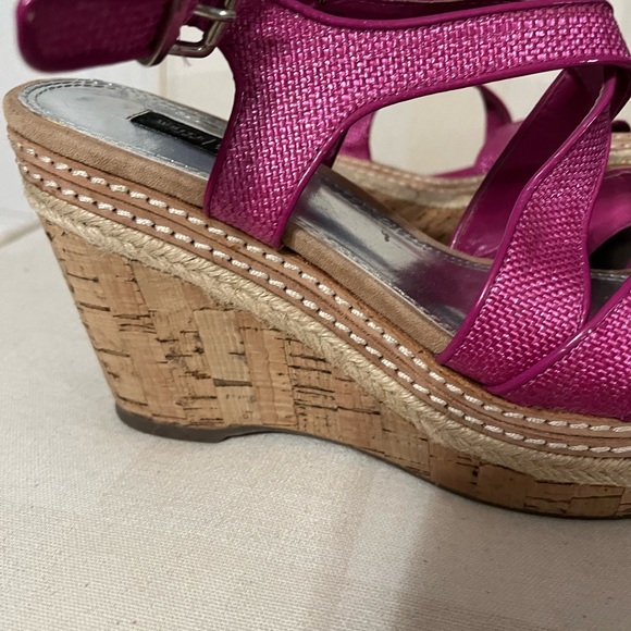 Worn once! White House Black Market pink  wedge sandals…Comfy! - Picture 9 of 9